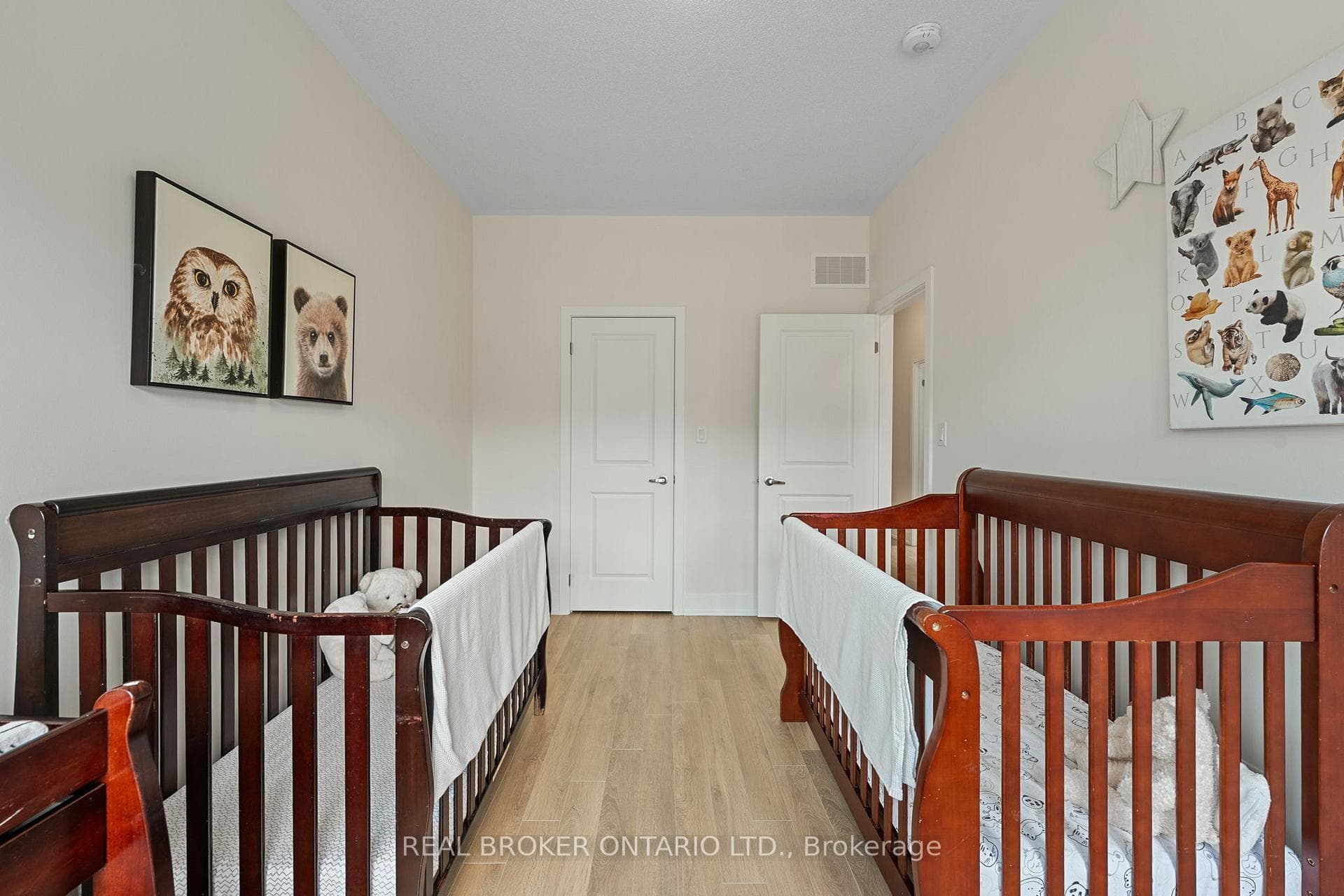 21 Boundary Boulevard photo 32