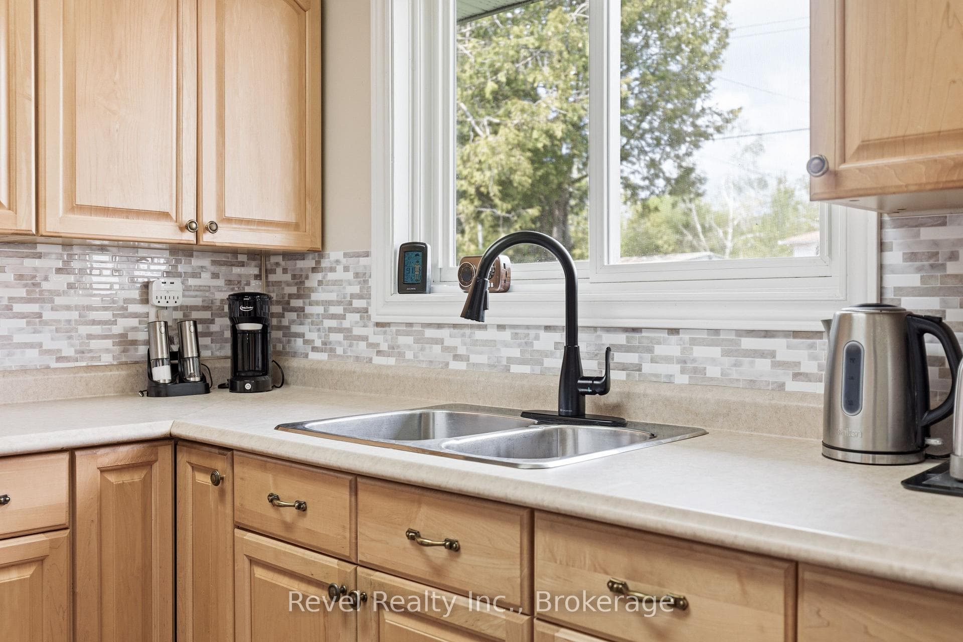 133 Victoria Drive photo 26