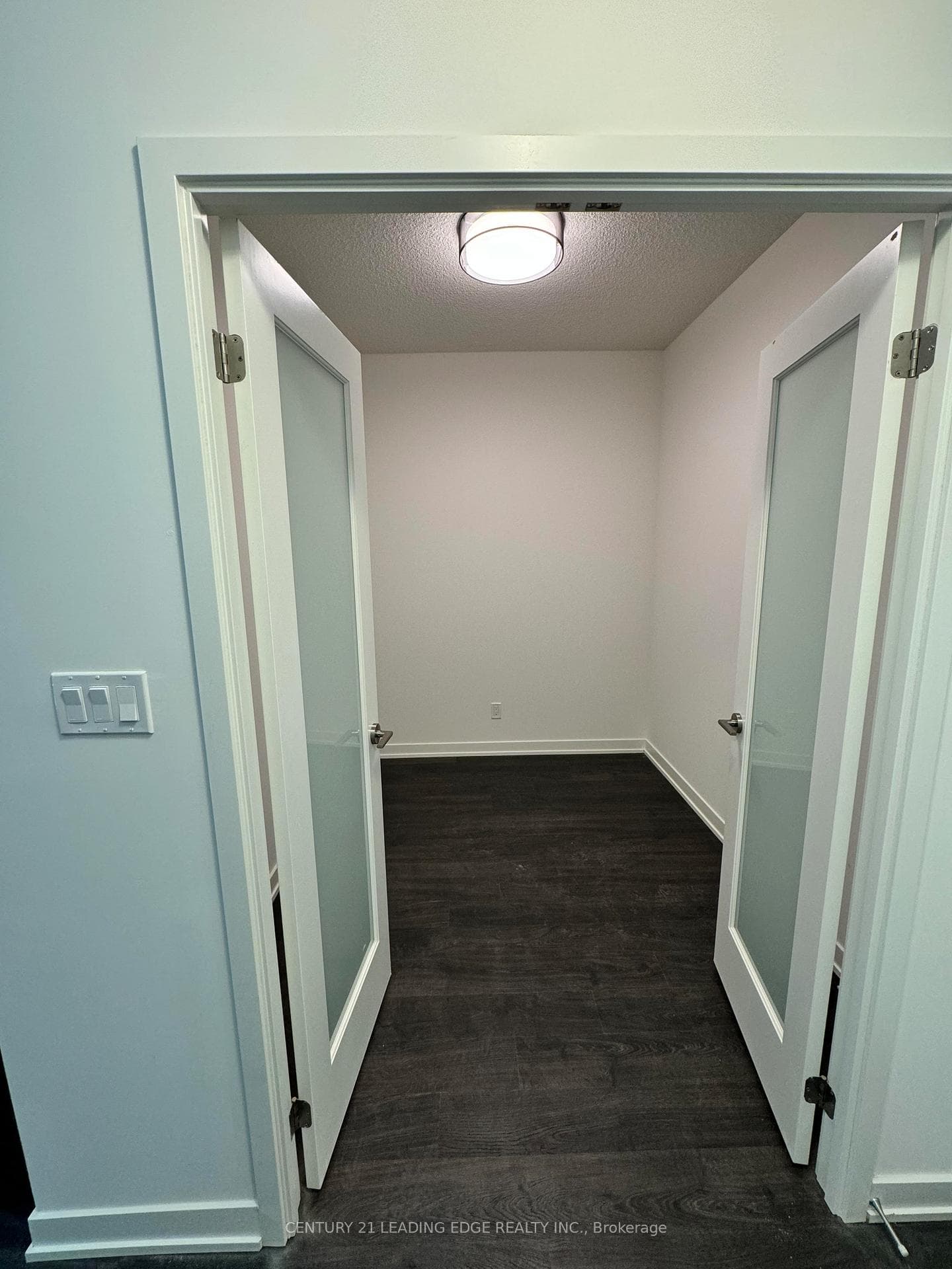 38 Simcoe Promenade Unit 301 photo 3