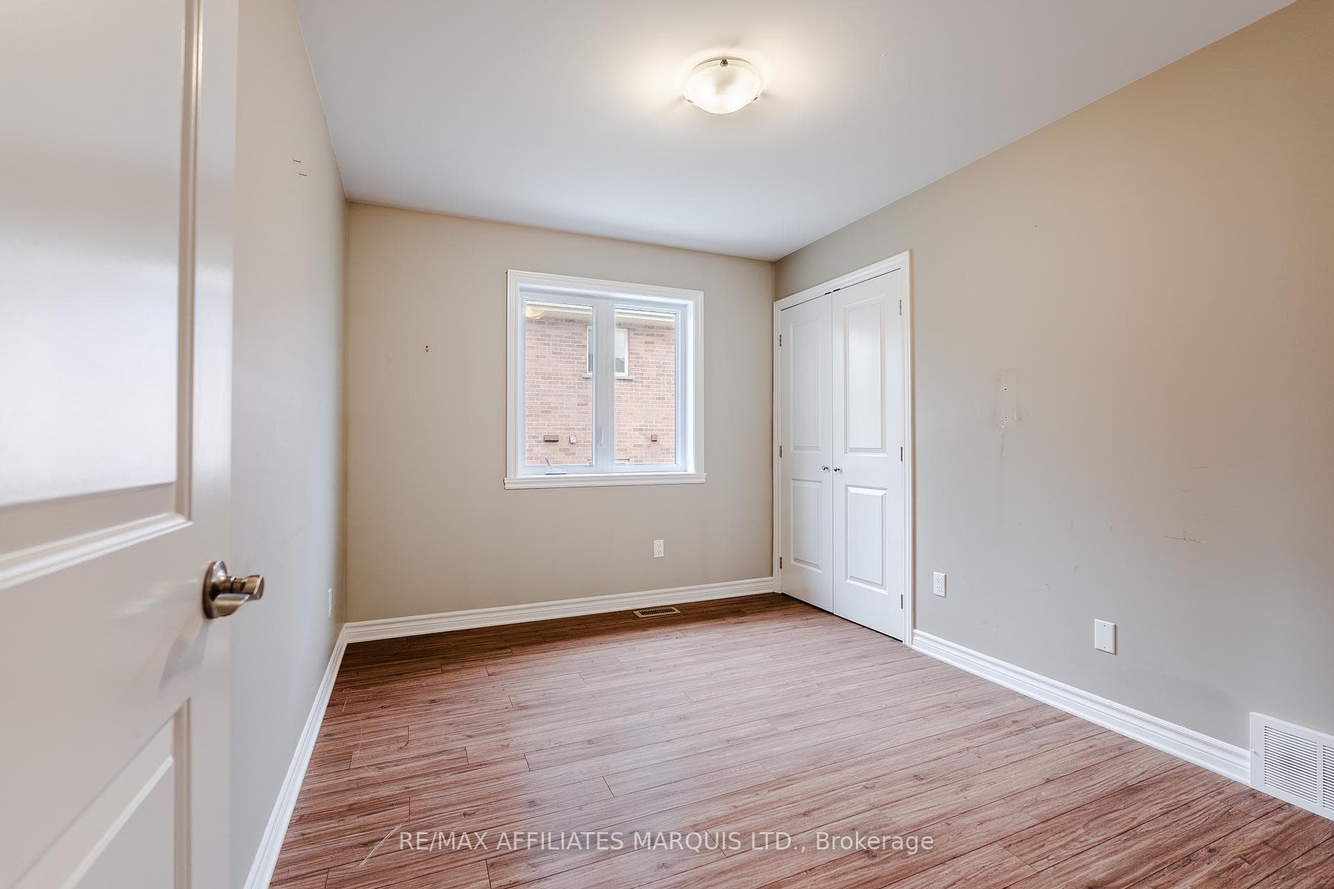 660 Hamilton Crescent photo 21