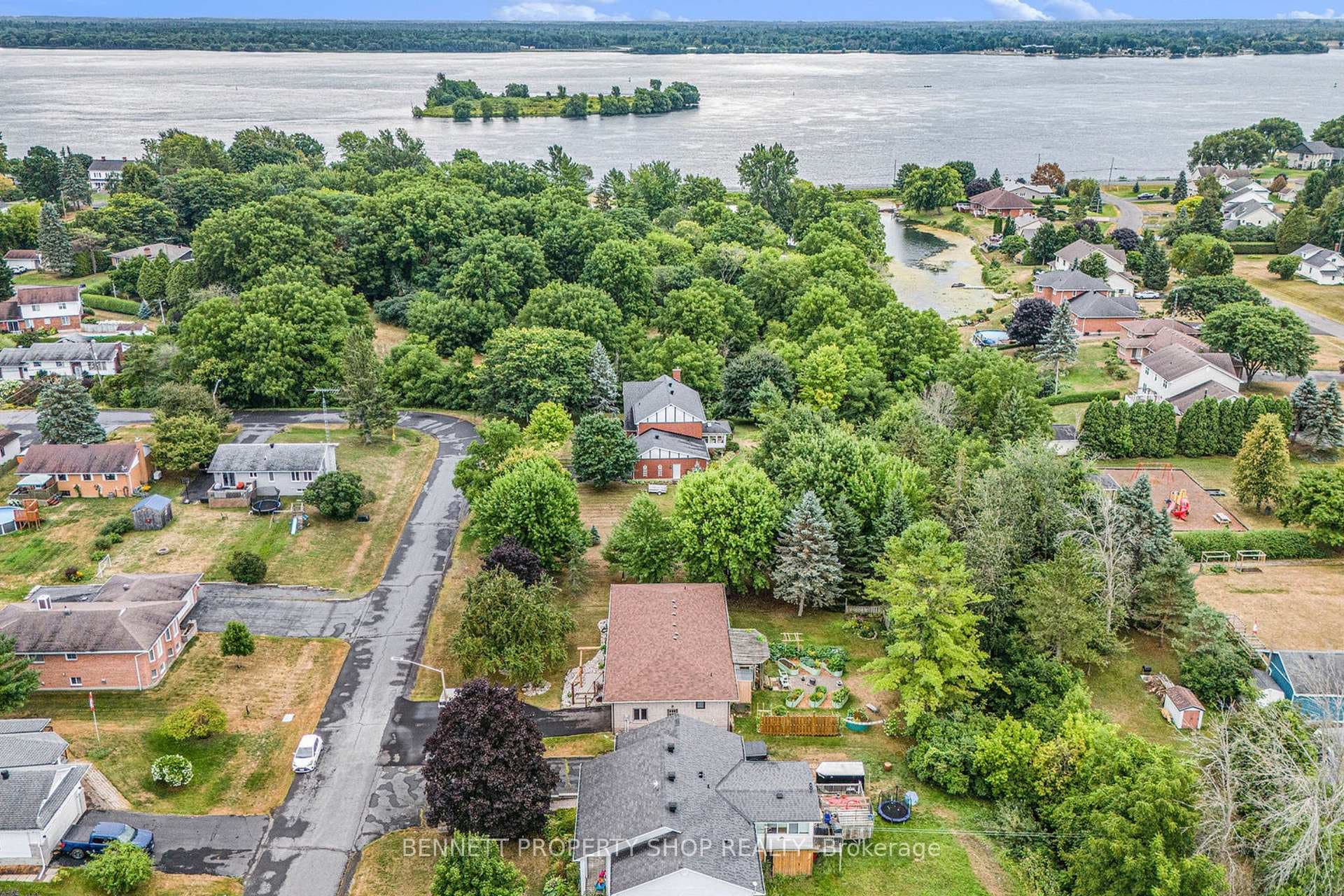 2 Fairholme Drive photo 8