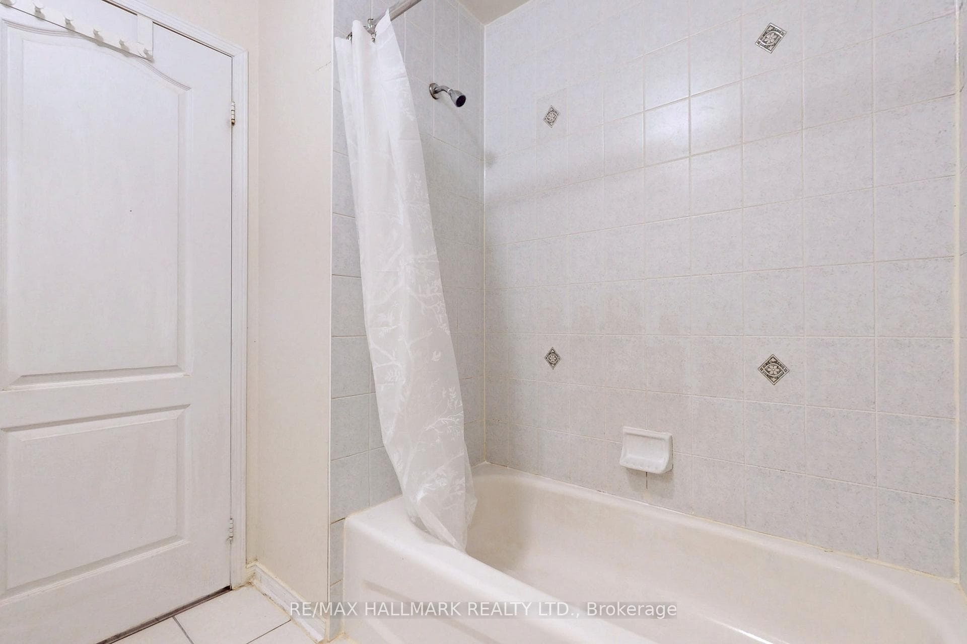 55 Walkview Crescent photo 29