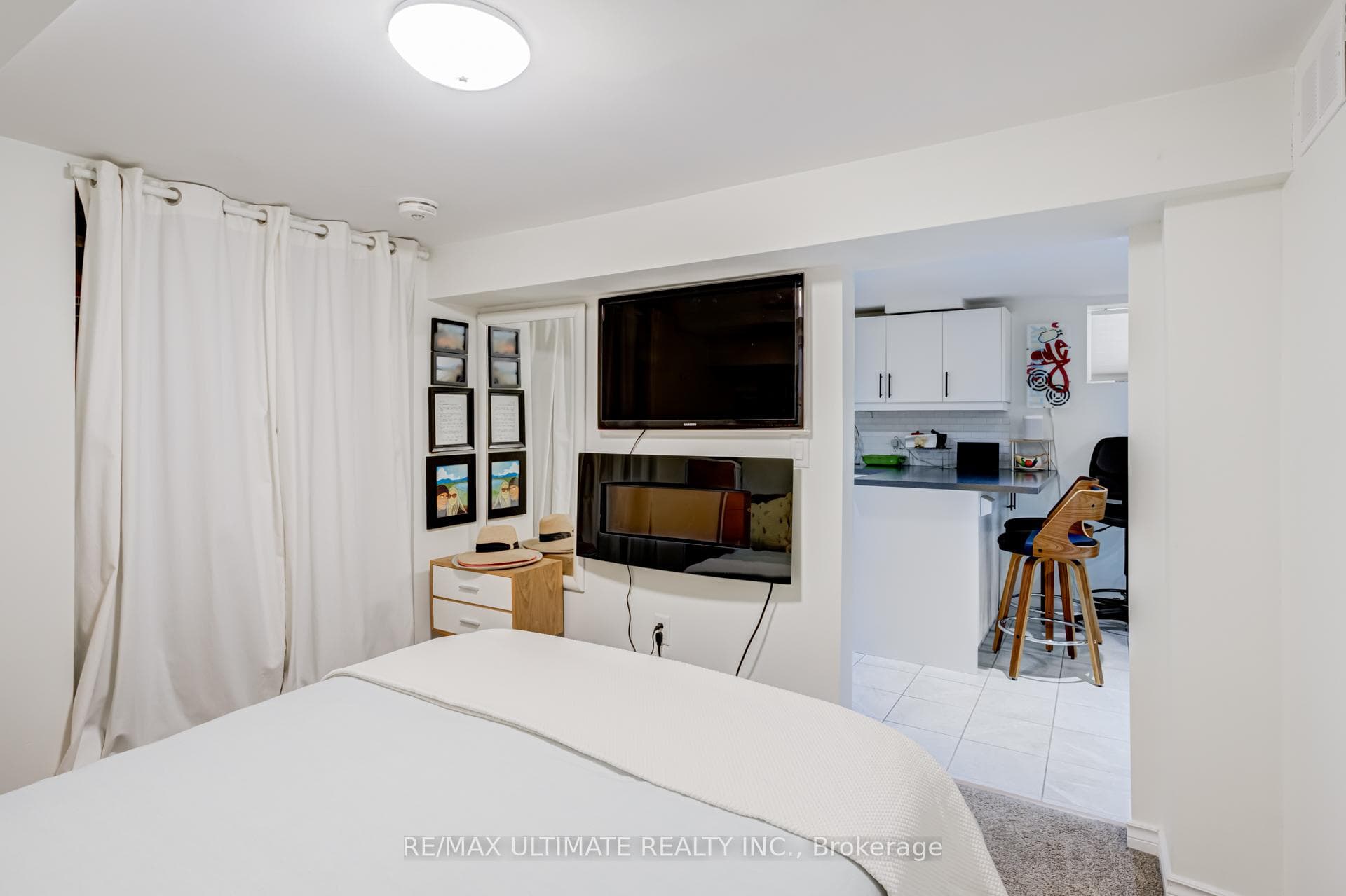 533 Kingston Road photo 21