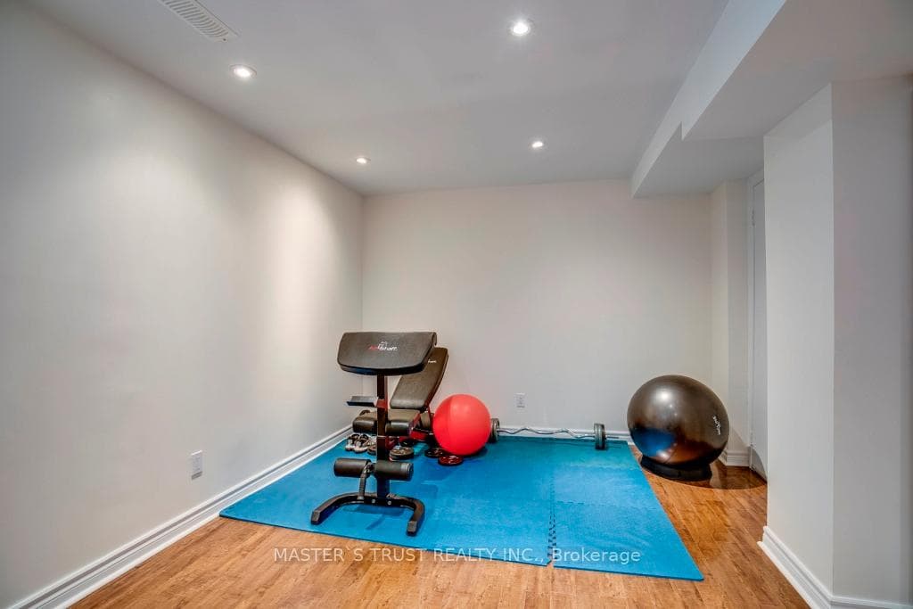626 Society Crescent photo 27