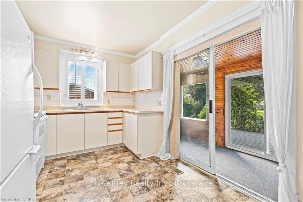42 RICHARD Street photo 17