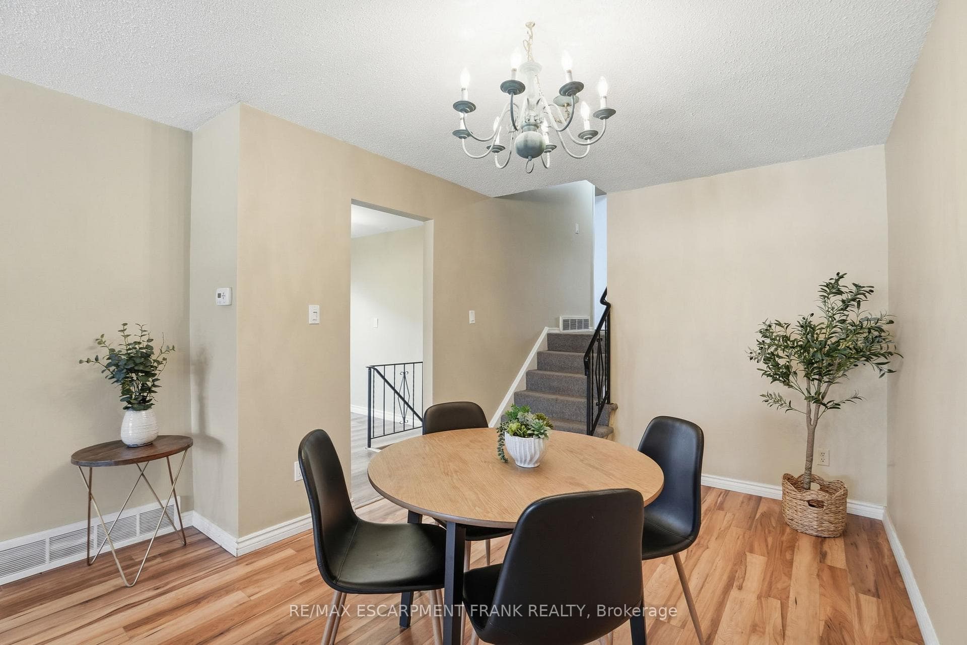 94 WENDOVER Drive photo 10