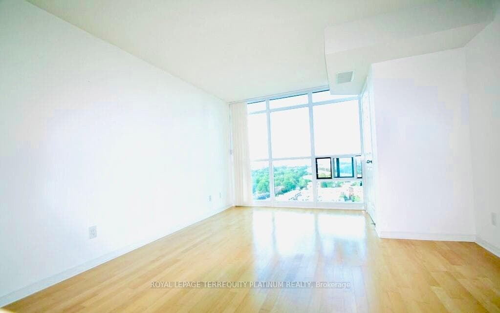 28 Harrison Garden Boulevard Unit 1812 photo 4