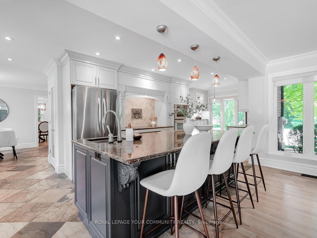 21 Gowan Lane photo 16