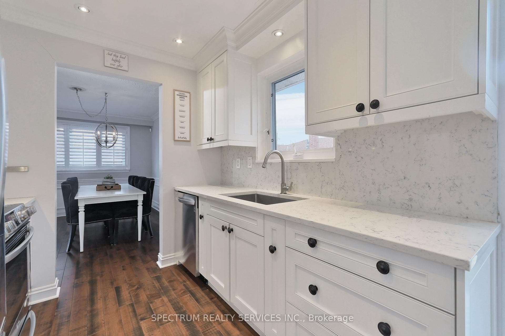 Matching Quartz Countertops & Backsplash