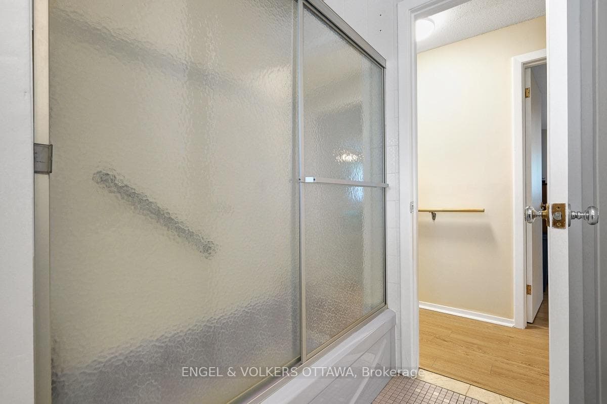 2695 Hickson Crescent photo 24