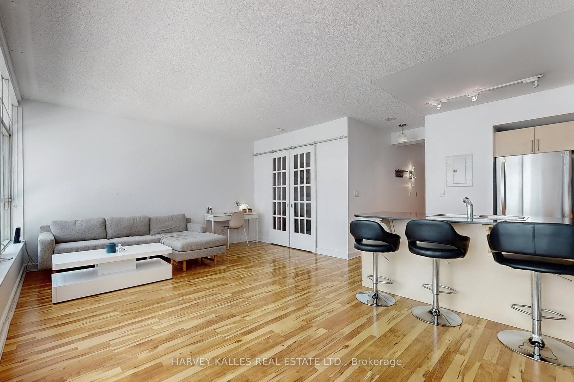 350 Wellington Street Unit 319 photo 9