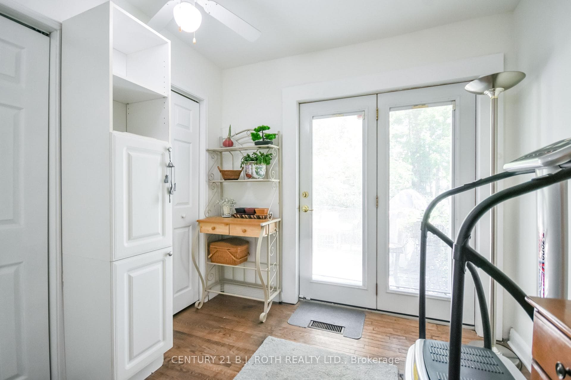 223 Wellington Street photo 15