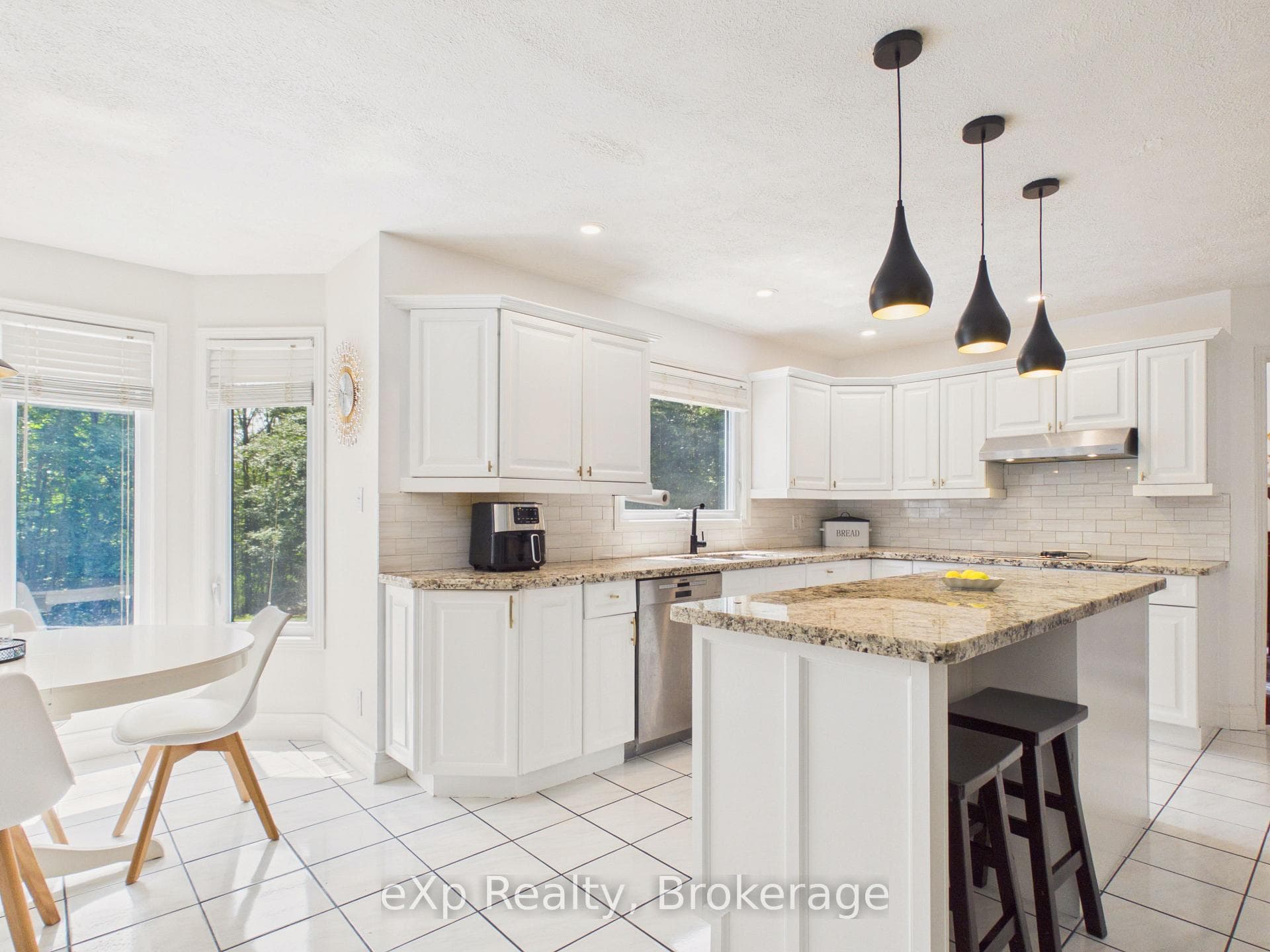 20 Highland Crescent photo 11