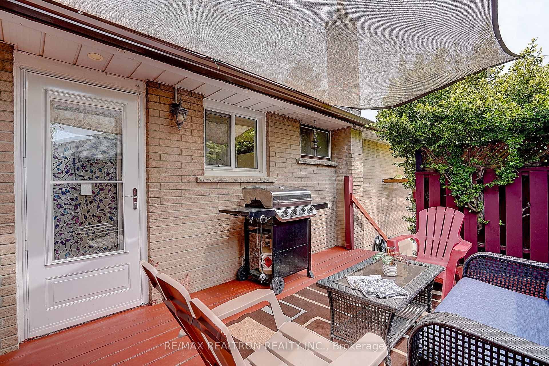 583 Pinewood Street photo 41