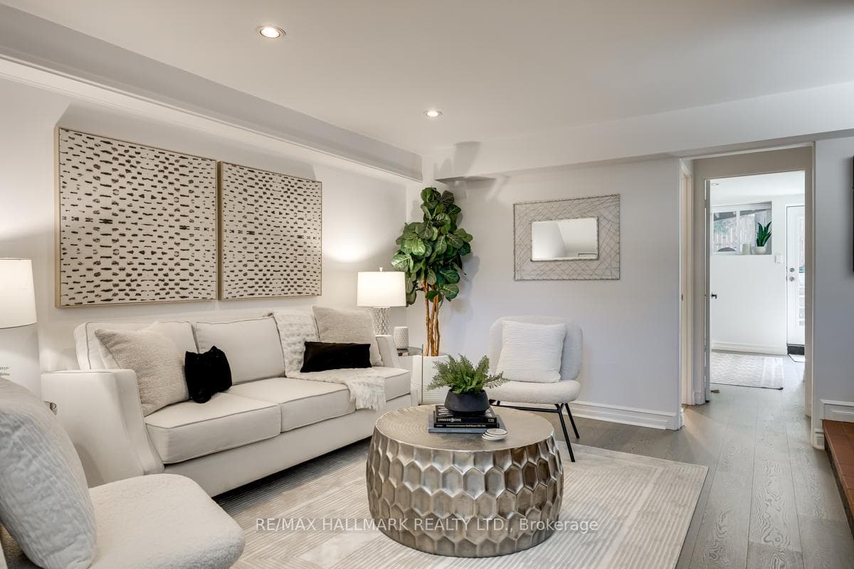 49 Harcourt Avenue photo 10