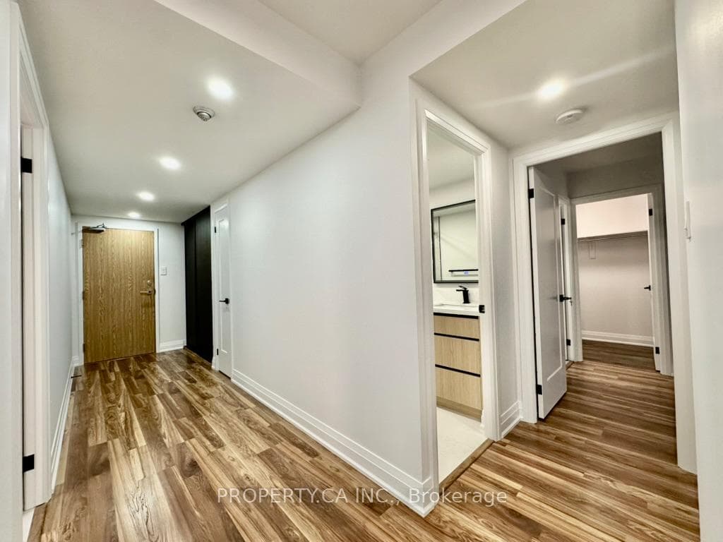 7601 Bathurst Street Unit 212 photo 14