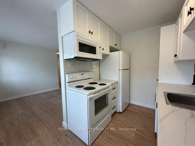 1172 Hamilton Road Unit 208 photo 3
