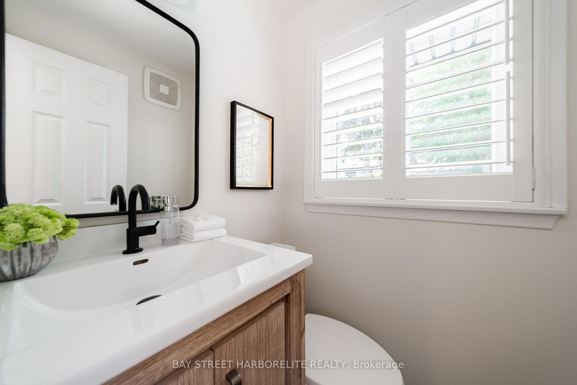 2366 Devon Road photo 14