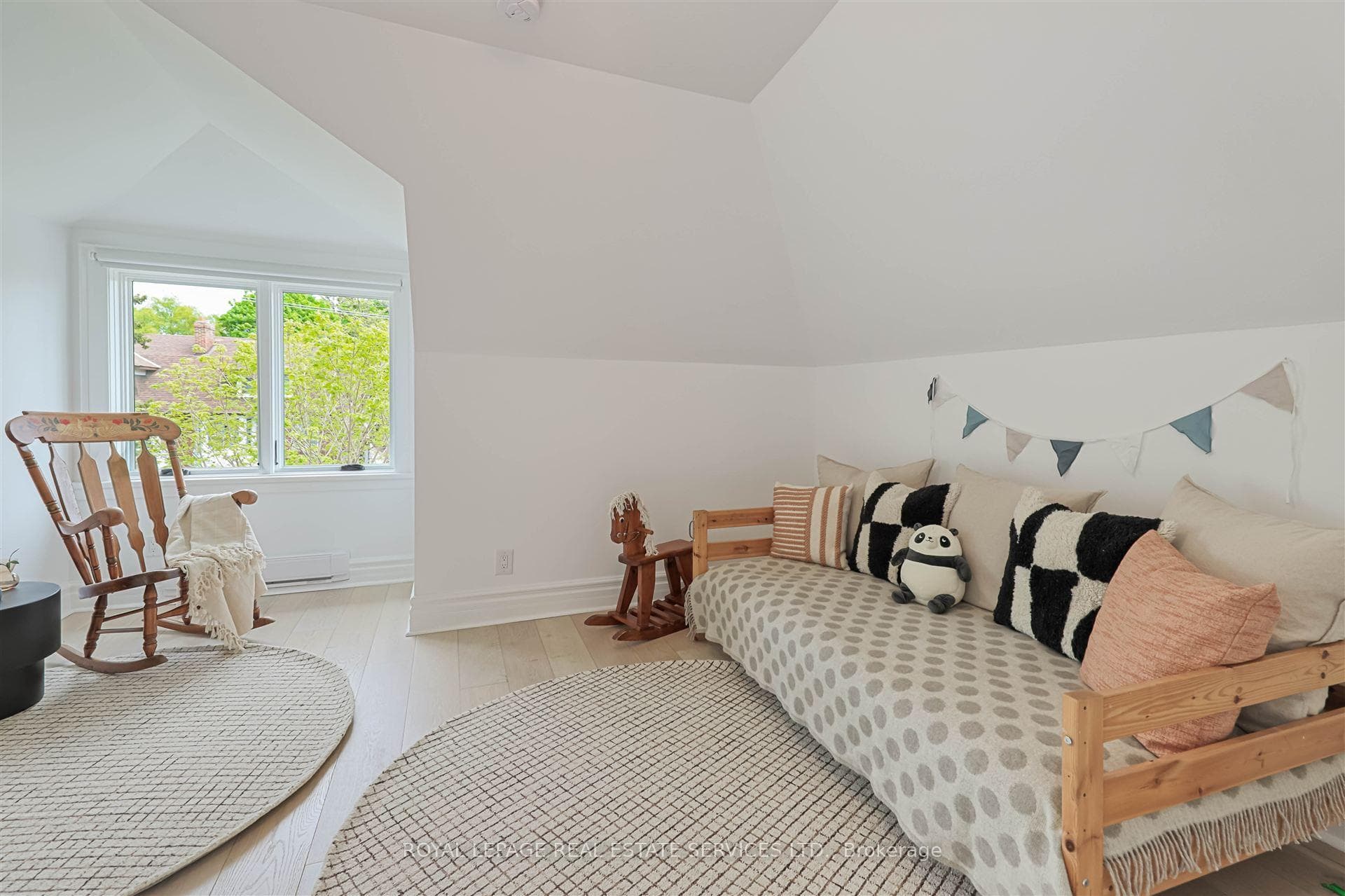 90 Oakwood Avenue photo 26