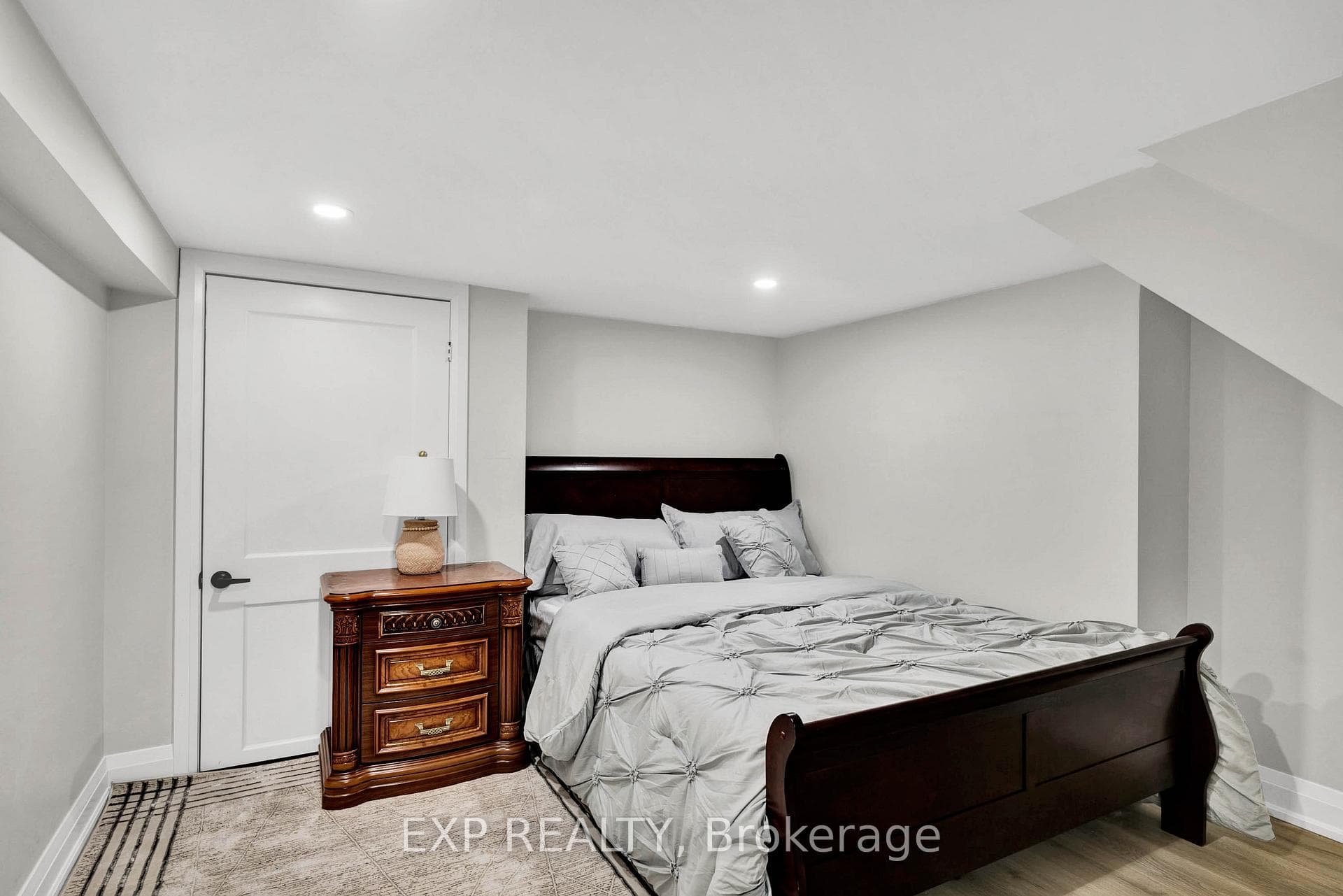 448 Dougall Avenue Unit Unit B photo 13