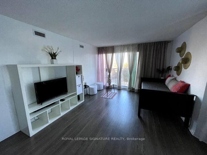 38 Hollywood Avenue Unit 317 photo 4