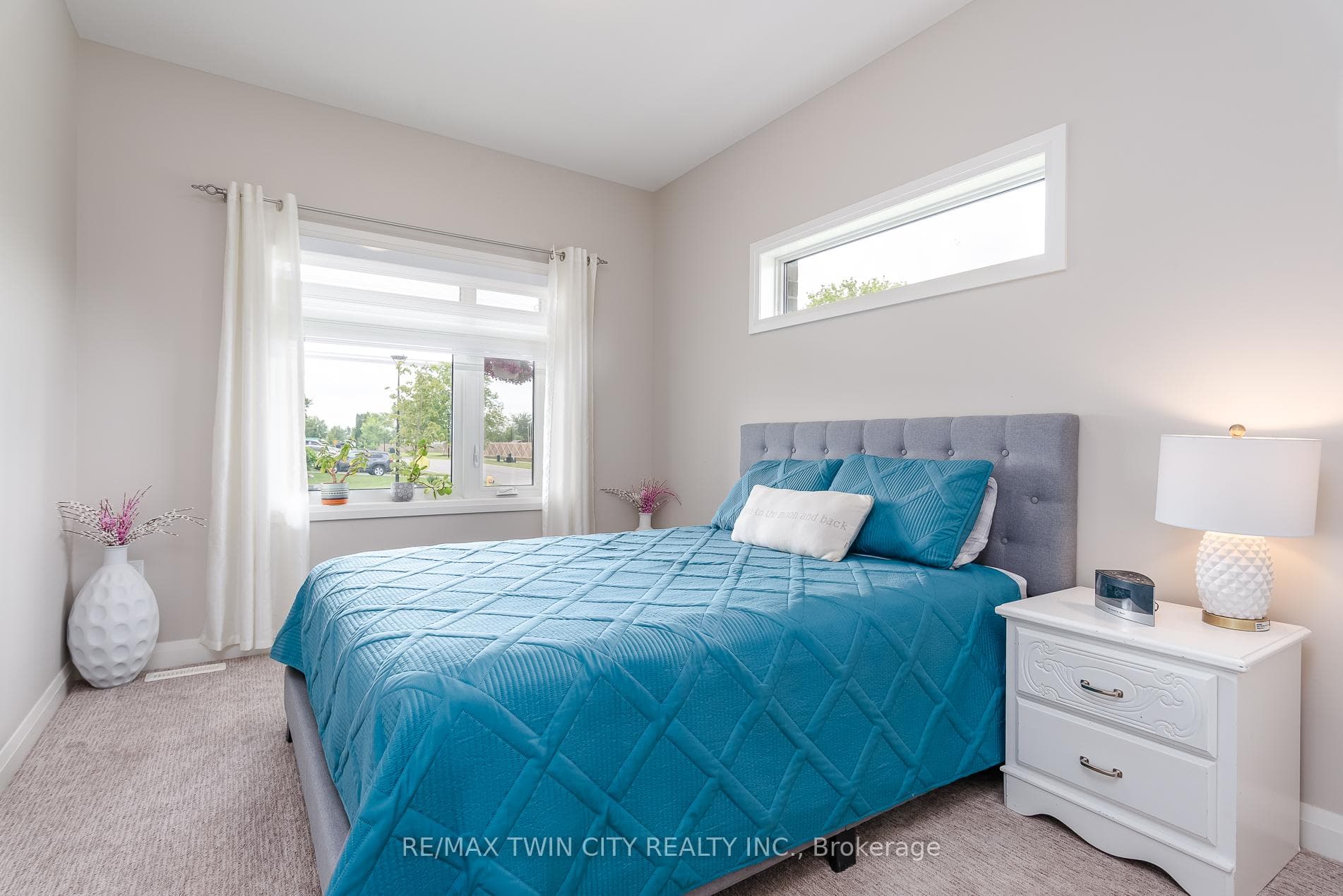 82 Rowe Avenue photo 21