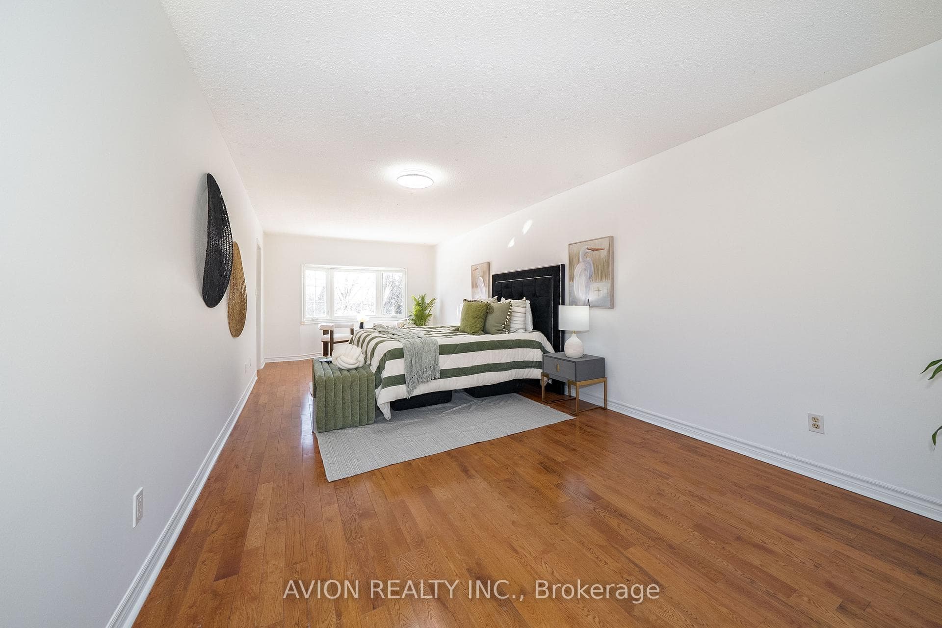 90 Penny Crescent photo 26