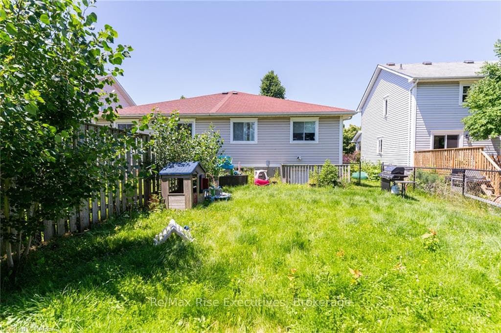 498 EVANGELINE Avenue photo 28