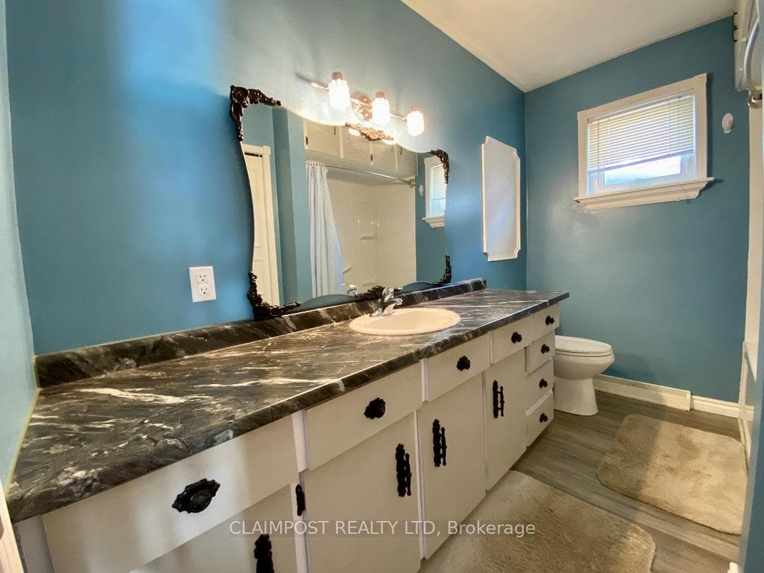 544 Paradis Street photo 14
