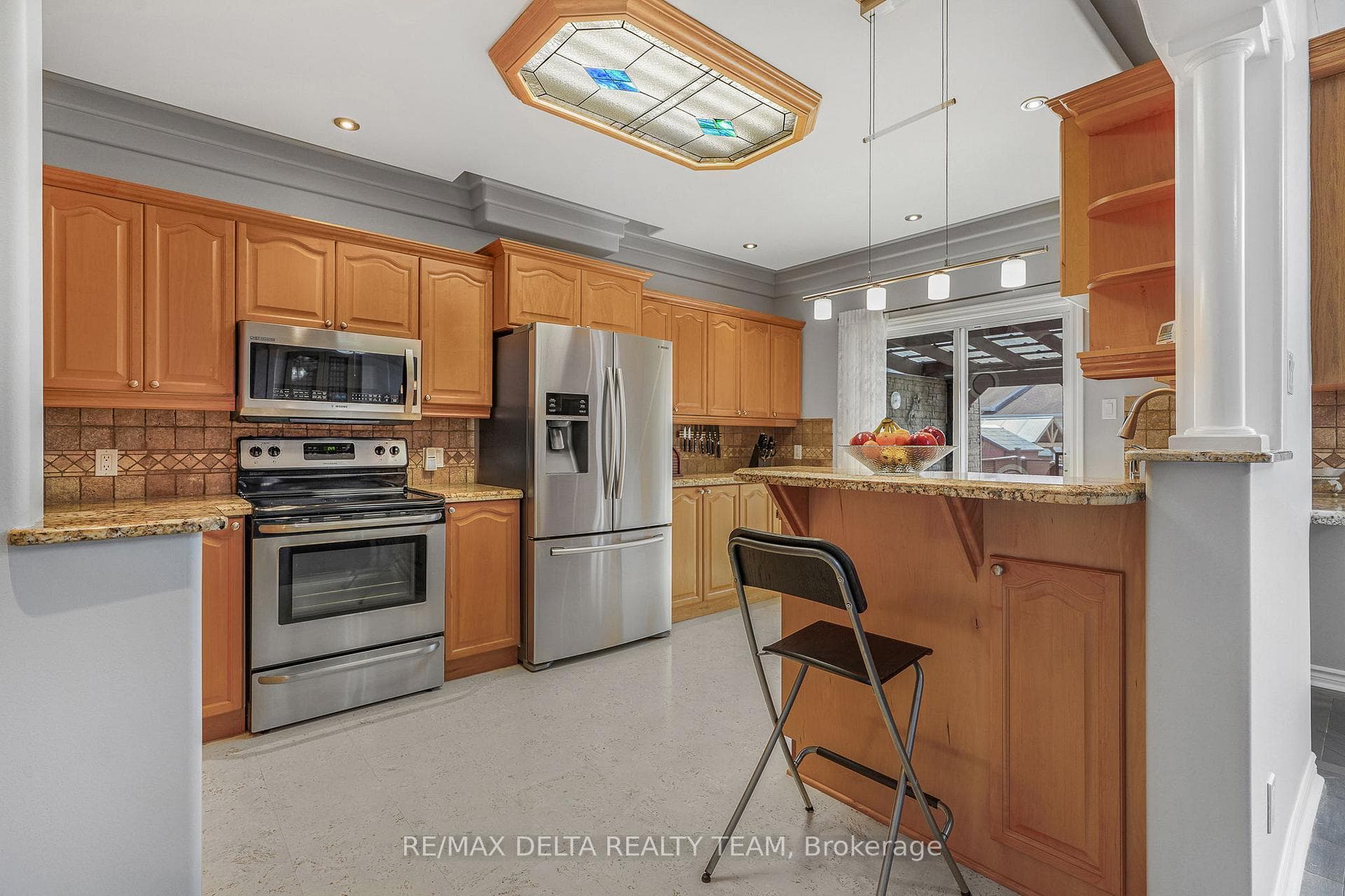 2040 Sunland Drive photo 4