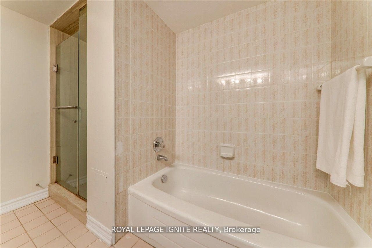 400 Mclevin Avenue Unit 402 photo 22