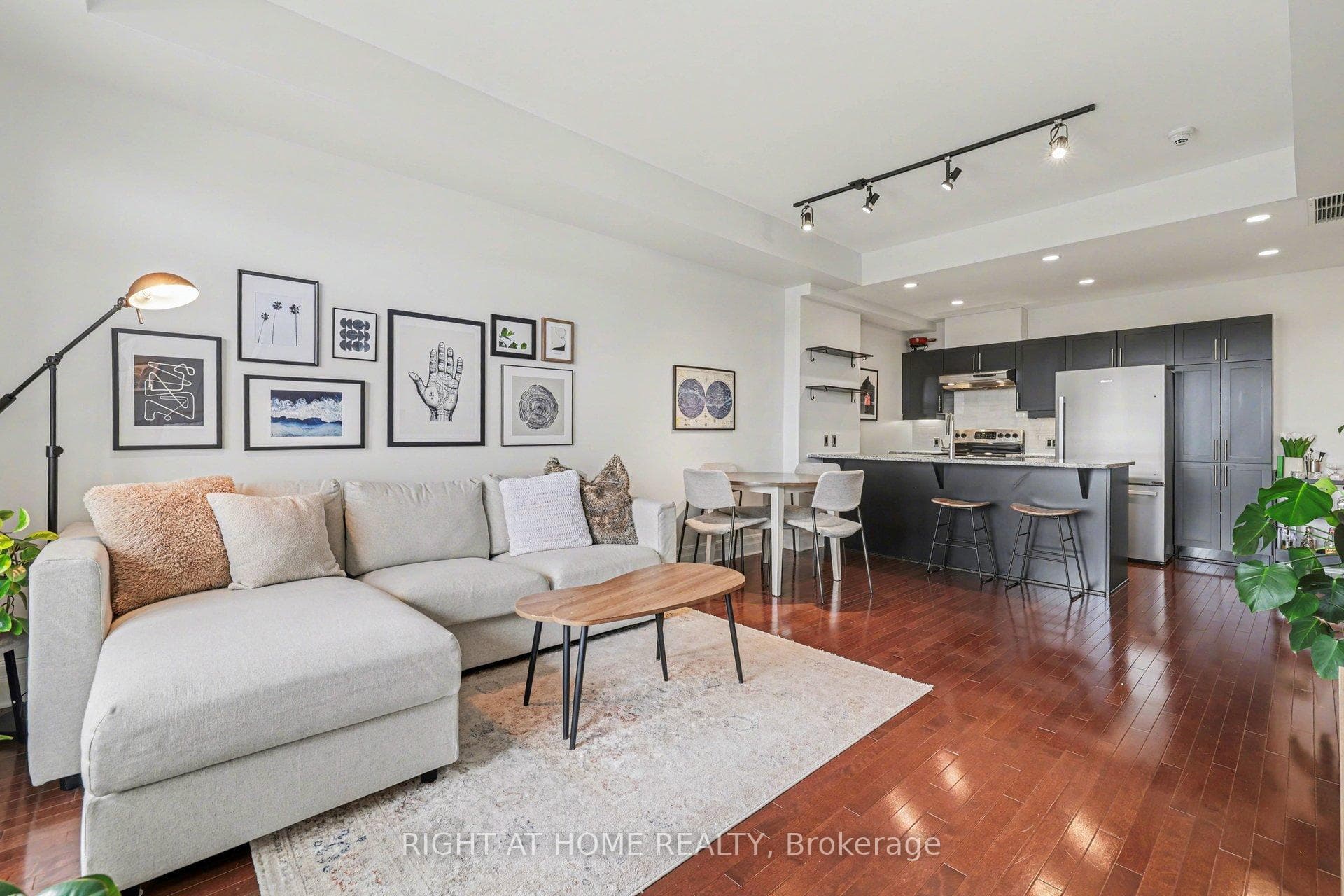 330 Loretta Avenue Unit 810 photo 6