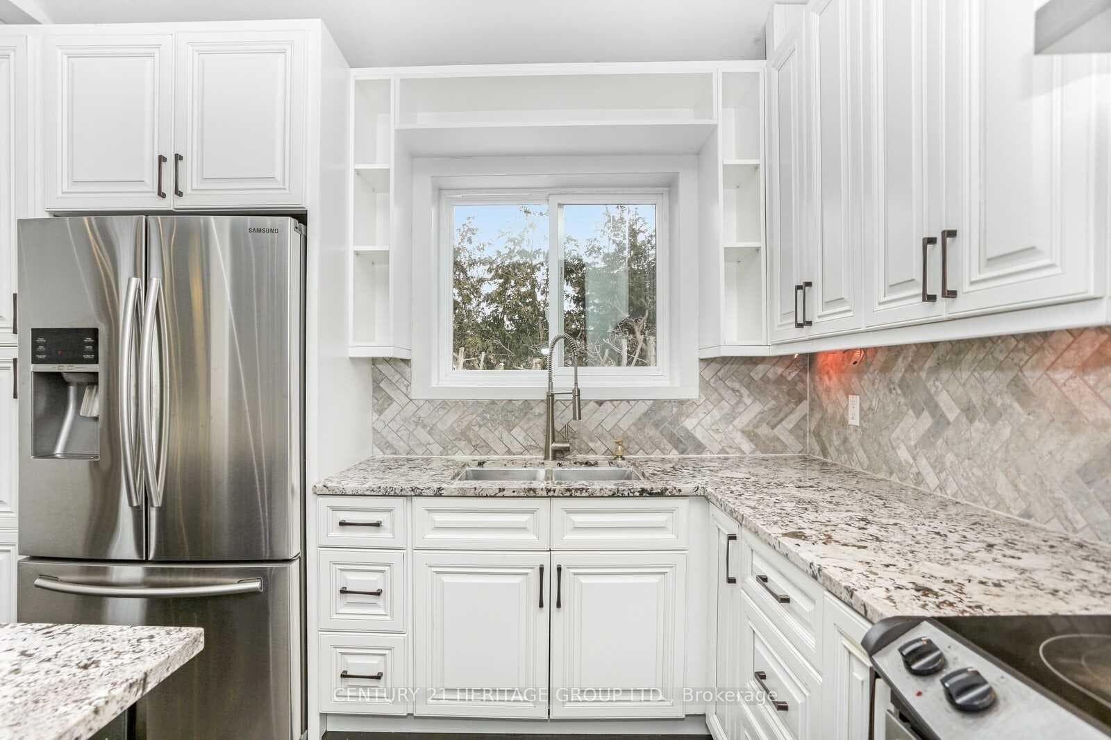 81 Aurora Heights Drive Unit Aurora photo 11