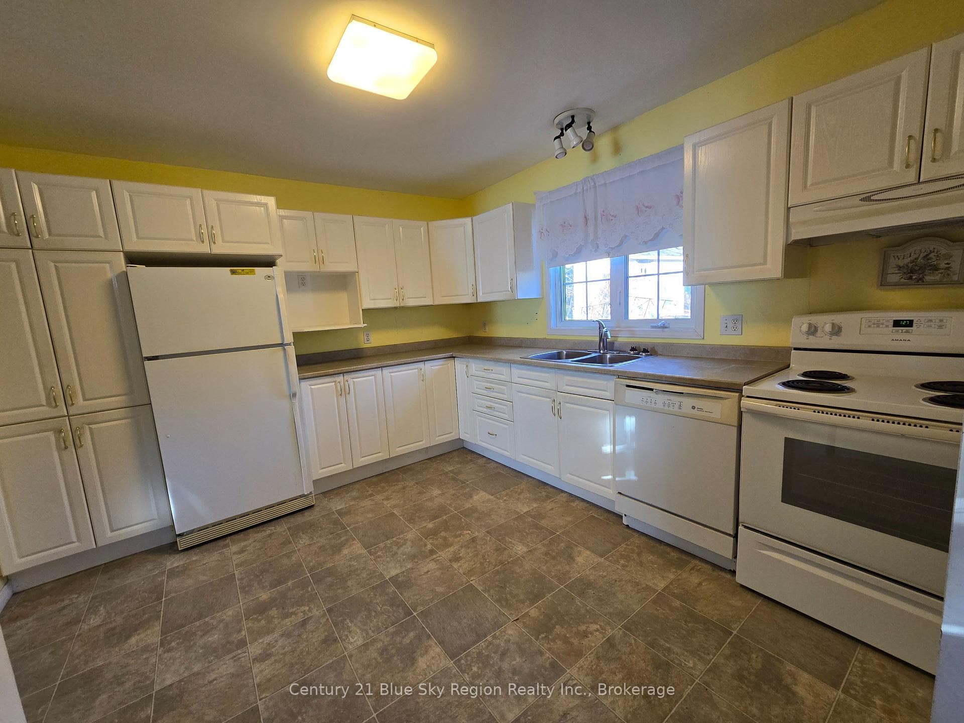 286 PIERRE Road photo 3
