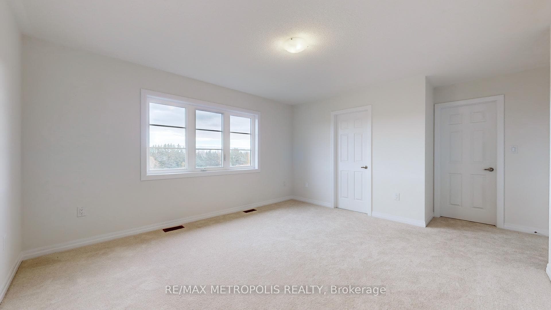 135 Flood Avenue photo 16
