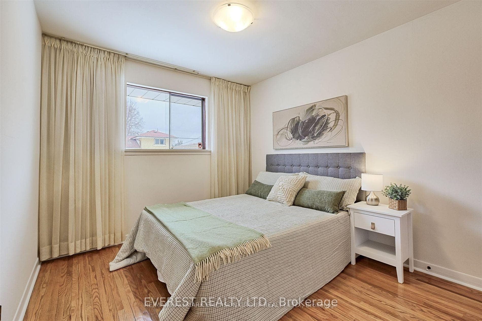 99 Rochman Boulevard photo 8