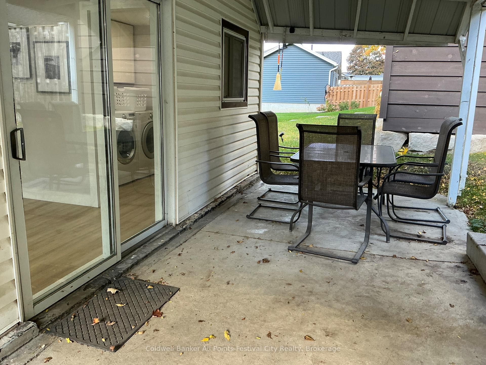 297 Wellington Street photo 43