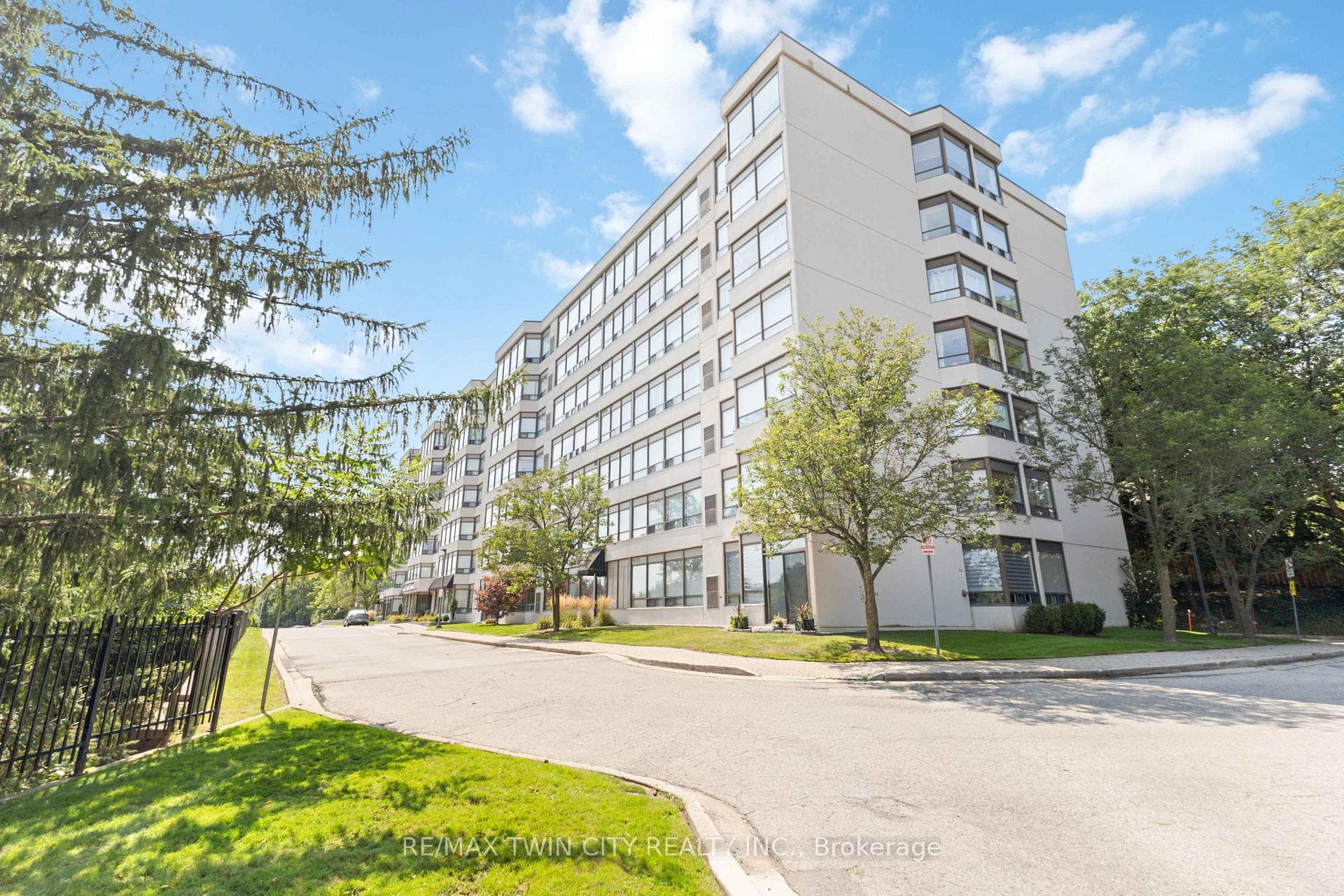 521 Riverside Drive Unit 209 photo 3