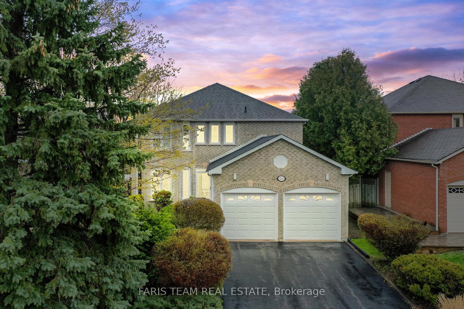 200 Elman Crescent photo 1