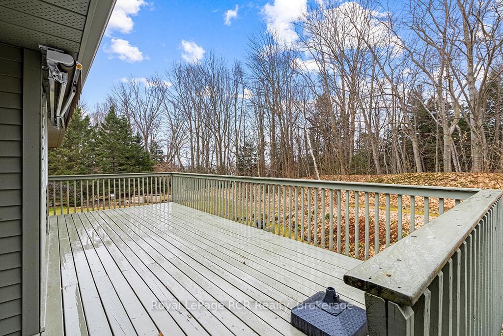 107 MAPLE RIDGE Crescent photo 37
