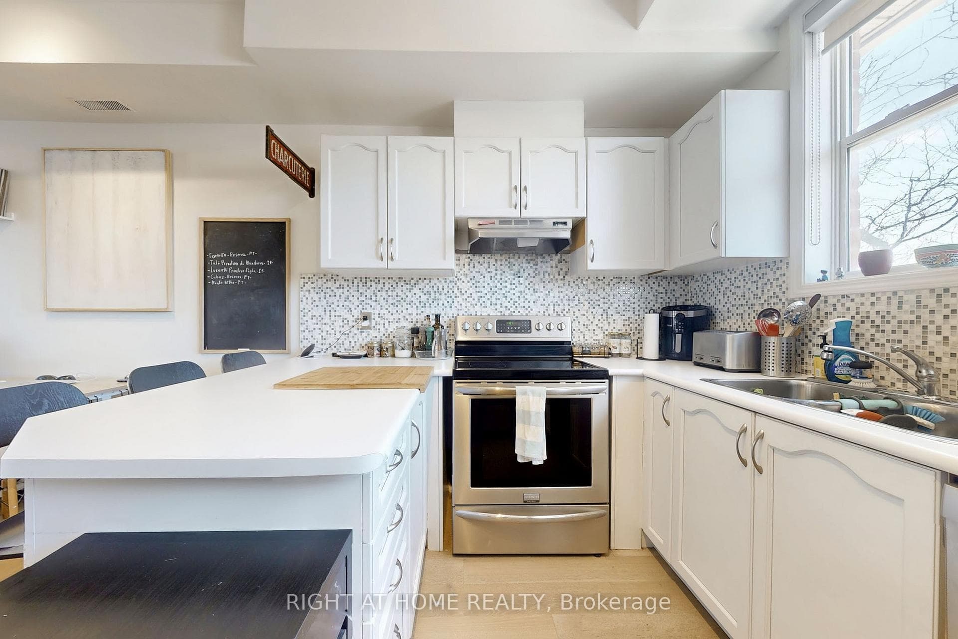 55 Halton Street Unit 213 photo 8