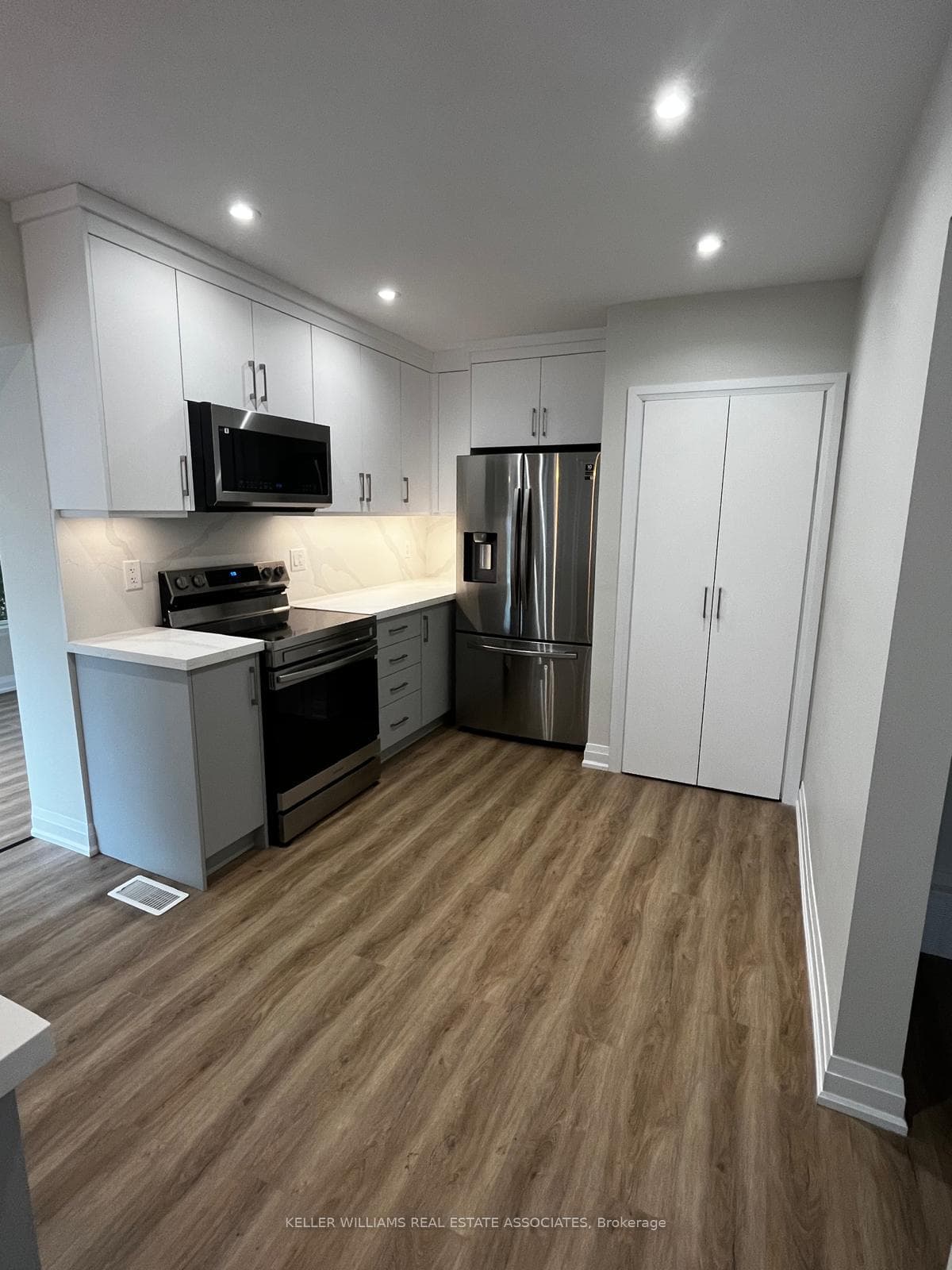 2086 Bridge Road Unit UPPER photo 11