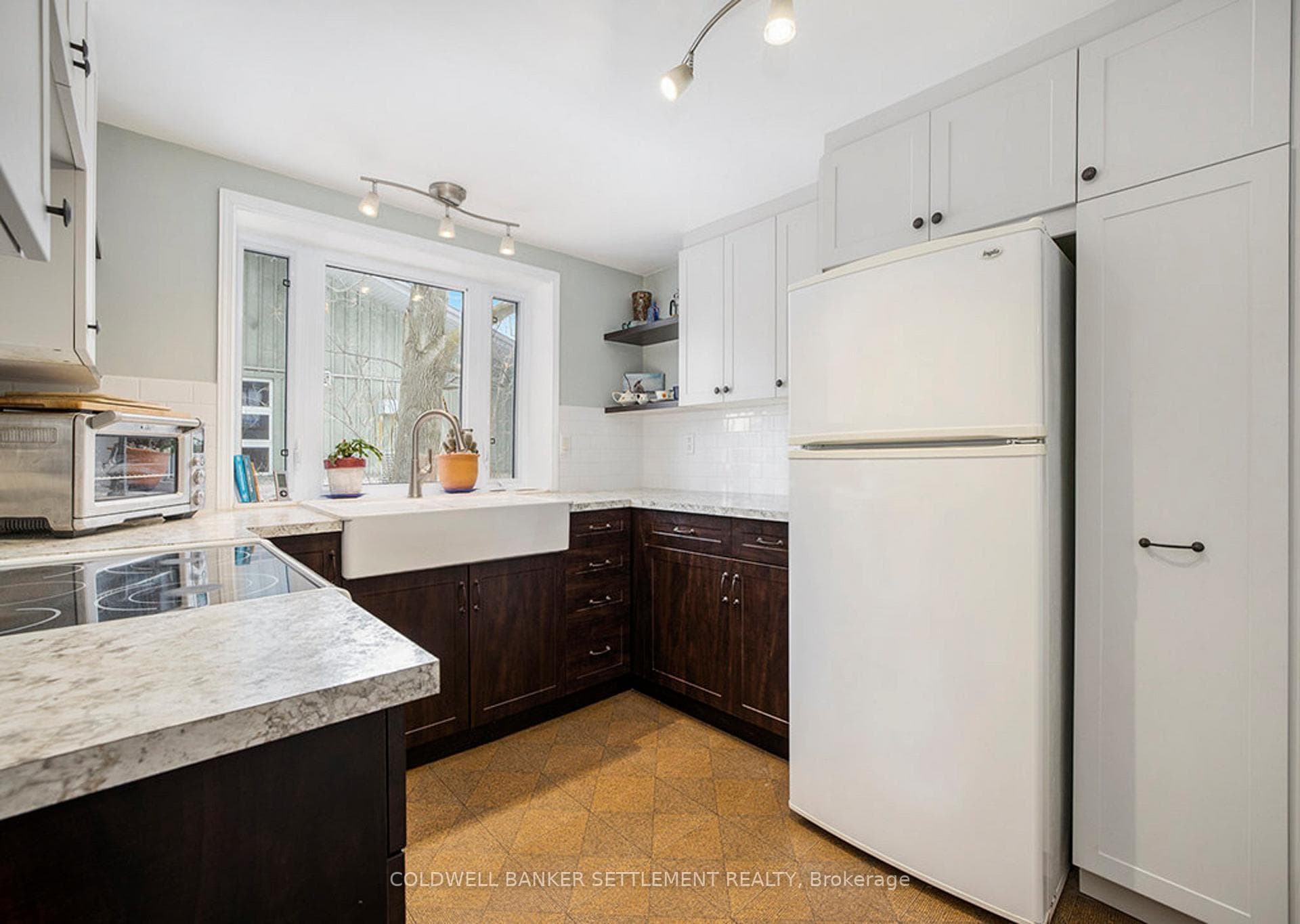 205 LEWIS Street photo 18