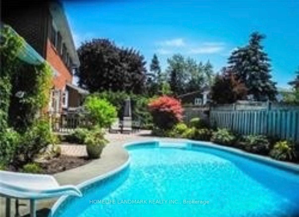 15 Tofino Crescent photo 2