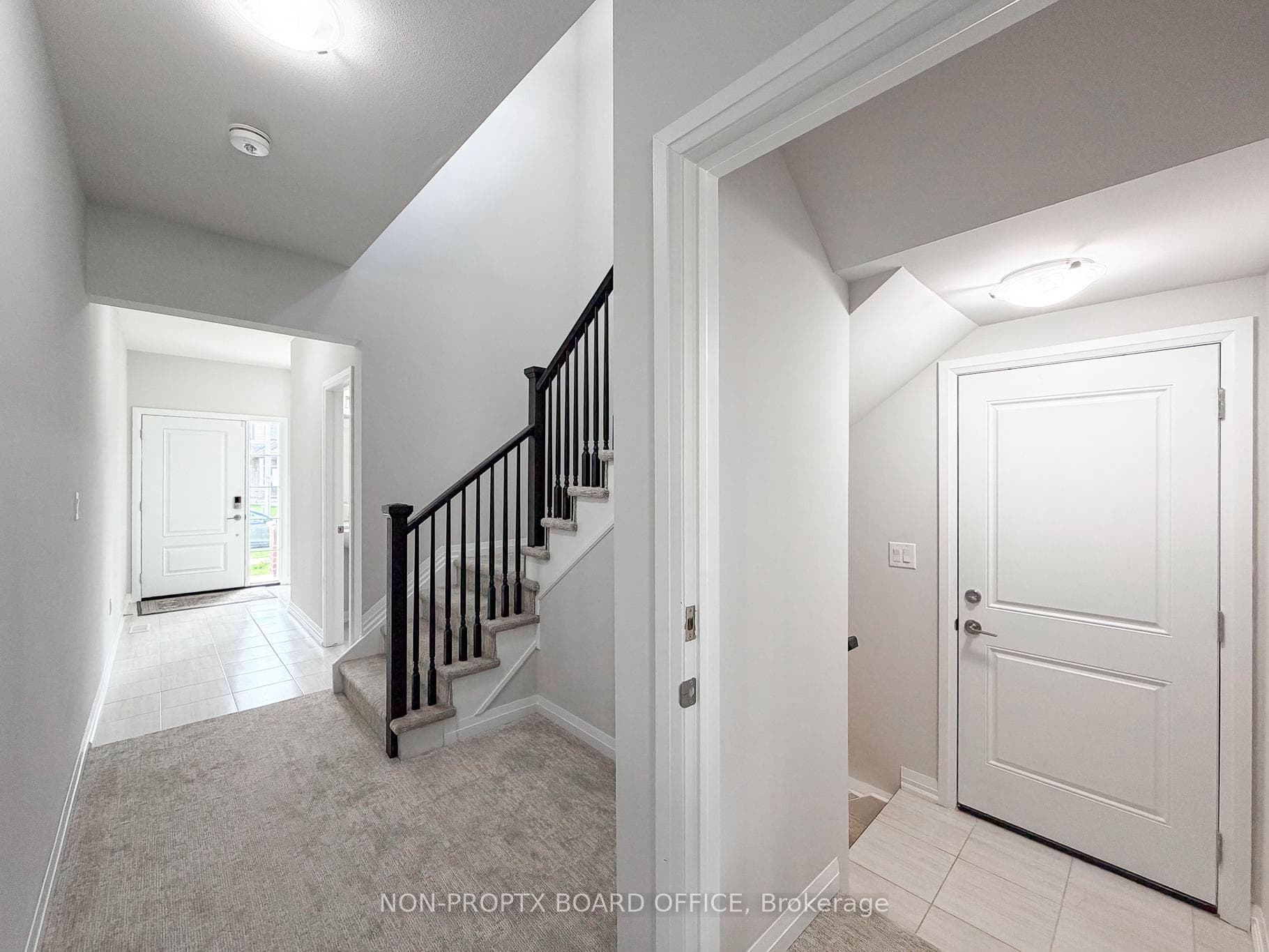 105 Alicia Crescent photo 14