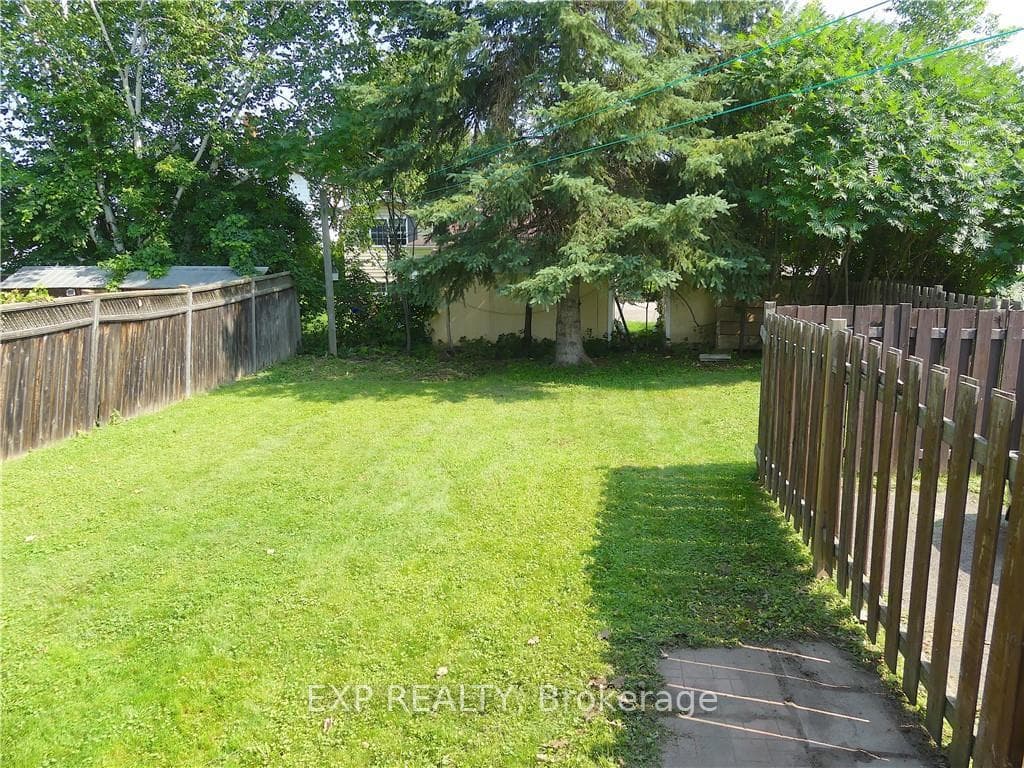 131 HARRY Street photo 22