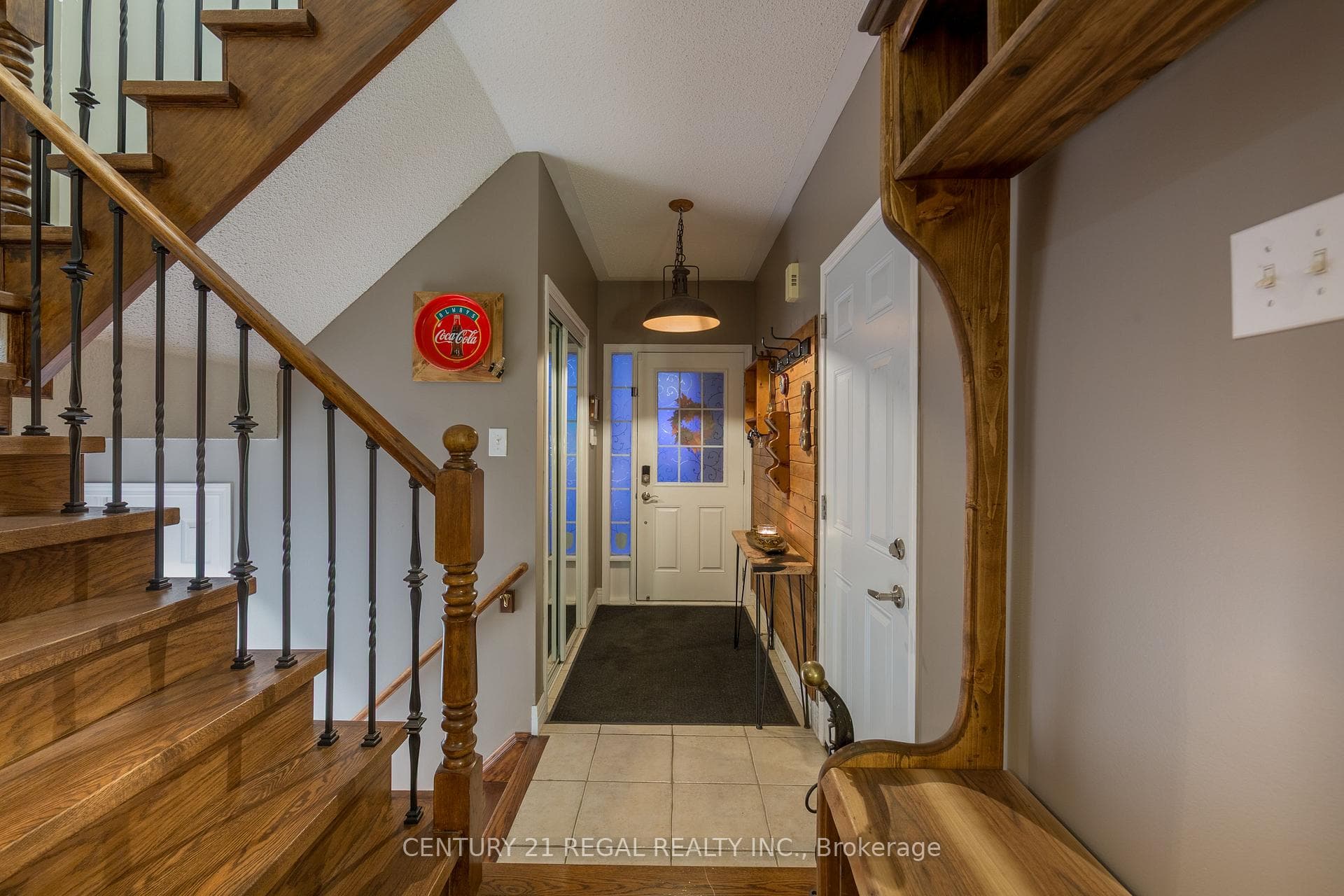 1131 Riddell Crescent photo 12