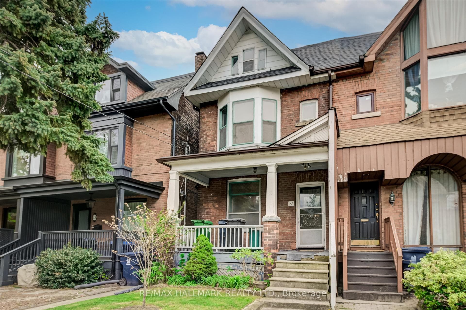 11 Victor Avenue photo 1