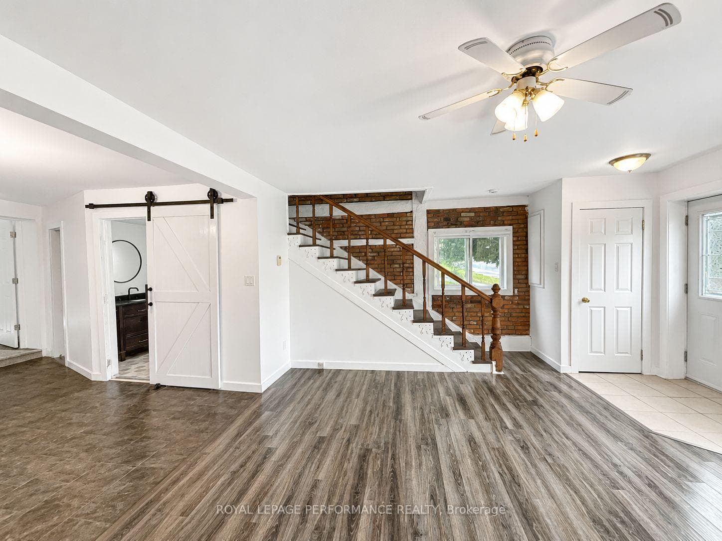 stairway to 2nd floor