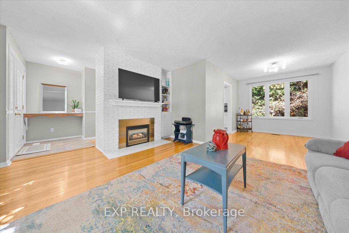 2697 Ulster Crescent photo 9